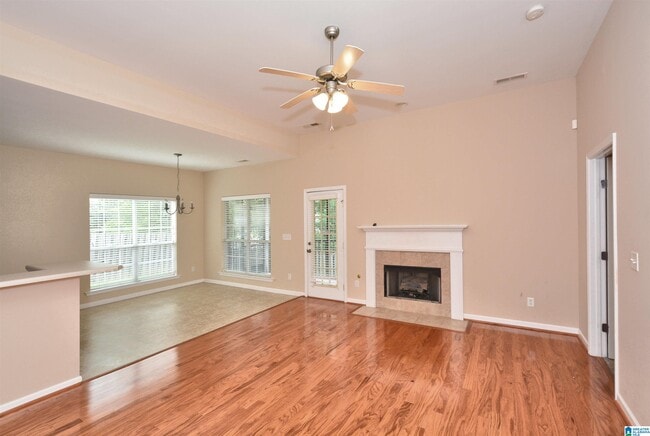 Photo - 1009 Castlemaine Way