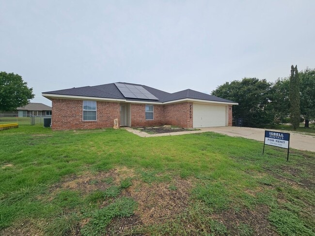 Photo - AMAZING RENT SPECIAL & MOVE IN READY!