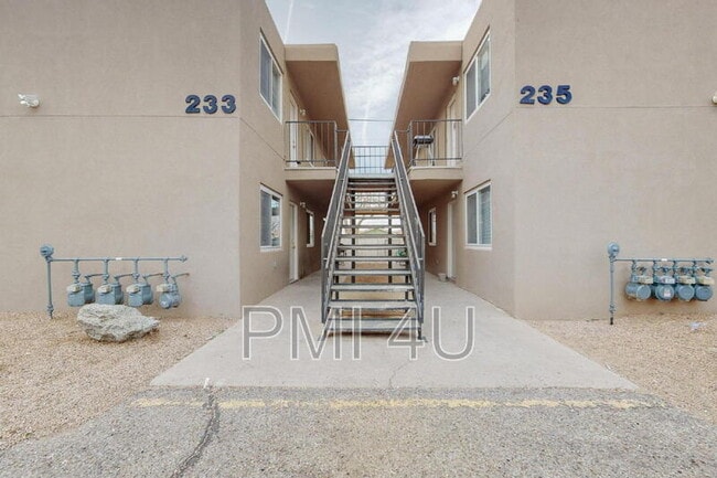 Building Photo - 235 Tennessee St NE Unit B Rental