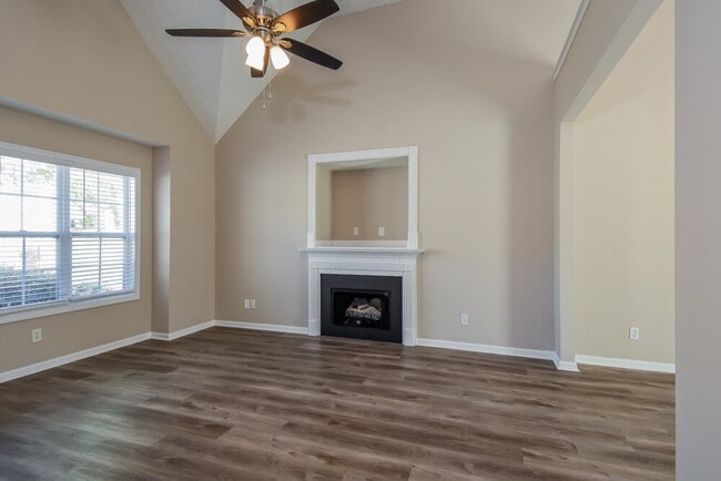 Photo - 301 Providence Dr