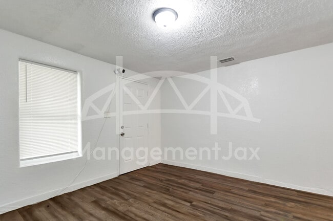 Photo - 1629 W 31st St