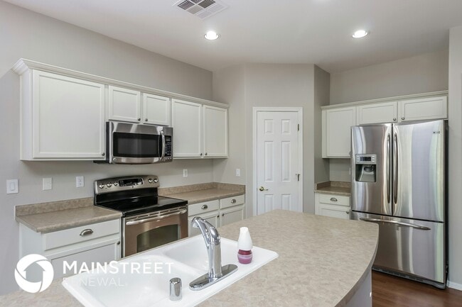 Photo - 102 W Mahogany Pl