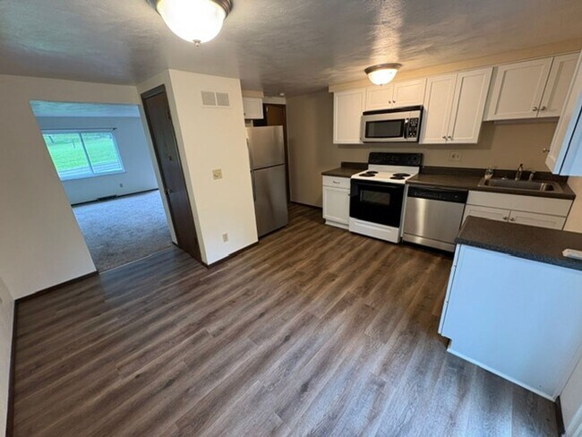 649-655 Robbins Station Road
