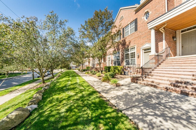 Photo - 695 River Park Village Blvd