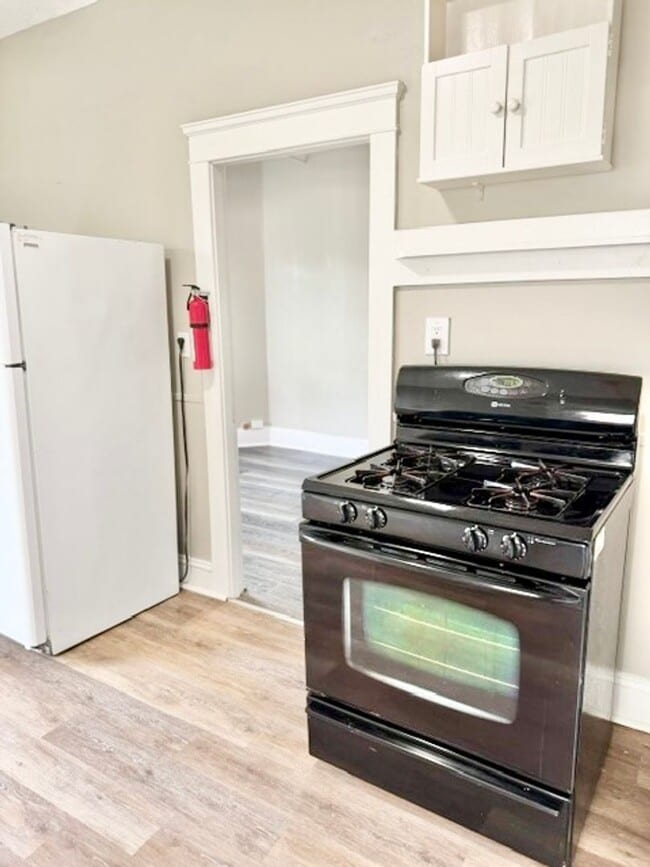 161 Montgomery St Unit 4