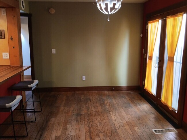 Photo - 3 Bedroom, 2 Bathroom Home! Schedule a Showing Today!