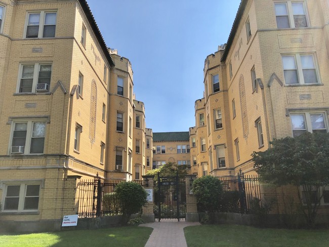 Photo - 1623-1633 West Lunt Avenue