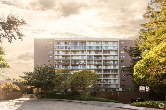 Building Photo - 1 Kelton Ct Unit 1E Rental