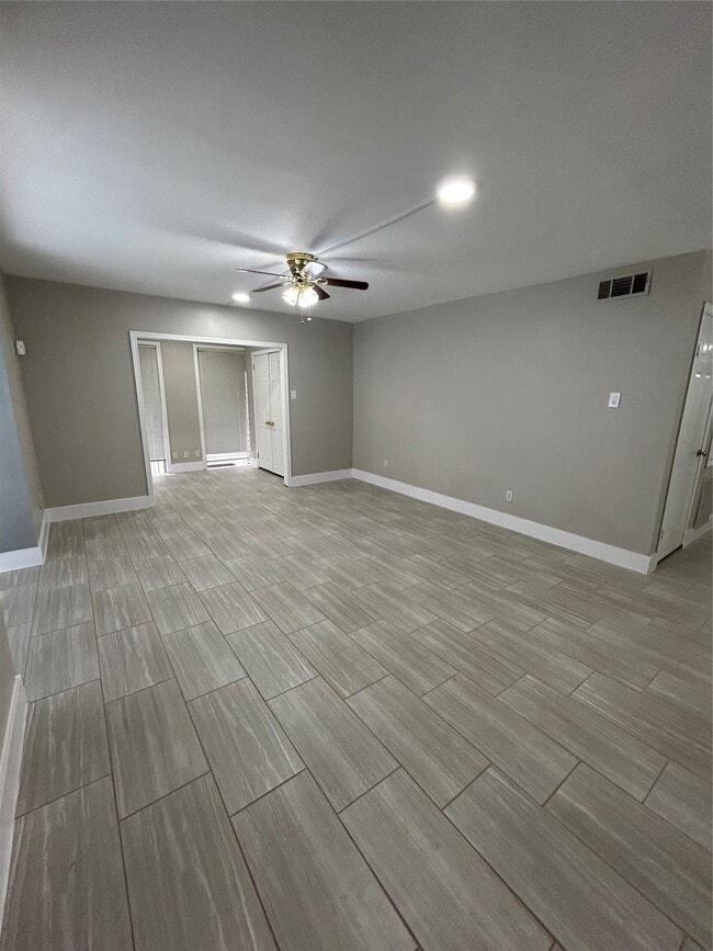 Building Photo - 12633 Memorial Dr Unit 142