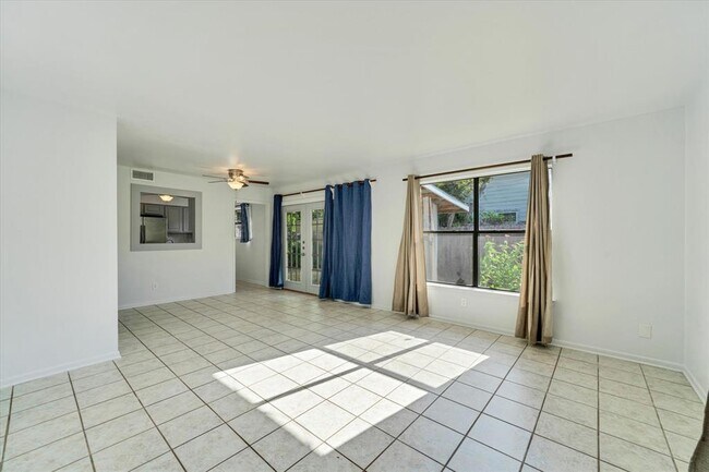 Photo - 1129 W San Antonio St