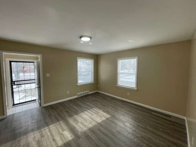 Photo - 19303 Fairport St