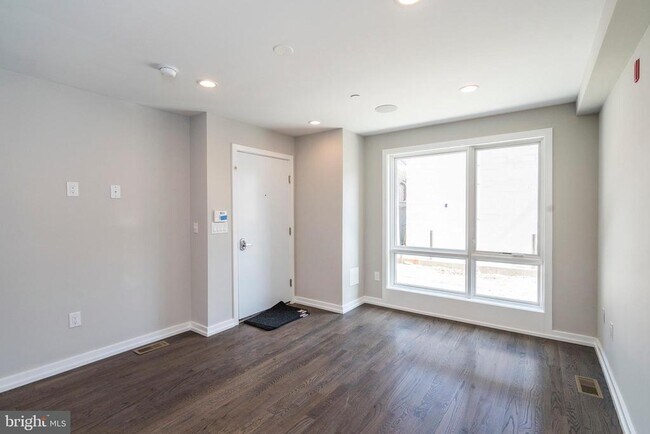 Photo - 1430 Clymer St Unit 1