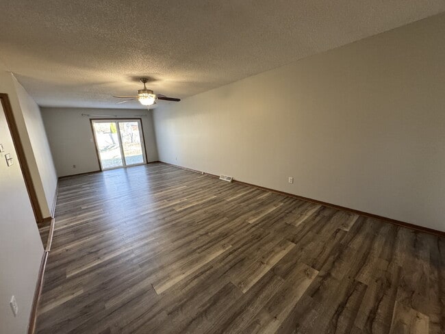 Building Photo - Fresh, Spacious & Move-In Ready 2 Bedroom 1 Bath in Auburn!
