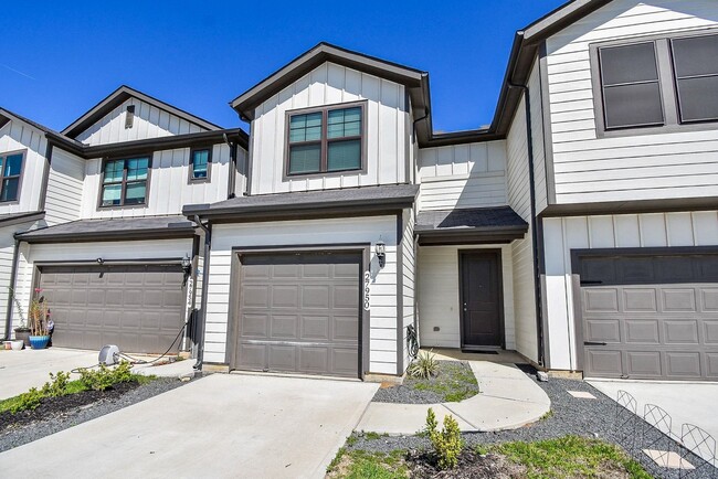 Building Photo - 27950 Western Crk Ct