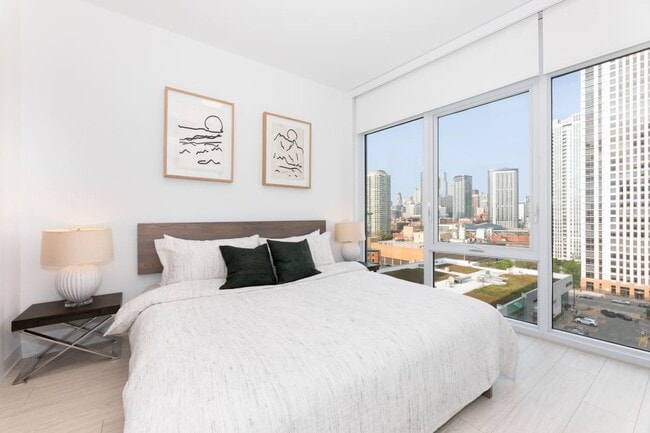 370 N Desplaines St Unit 201