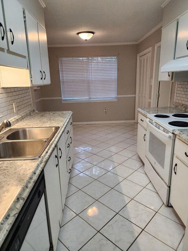 Photo - **Available in February " Charming 3 Bedroom 2 Bath Home in Georgetown!