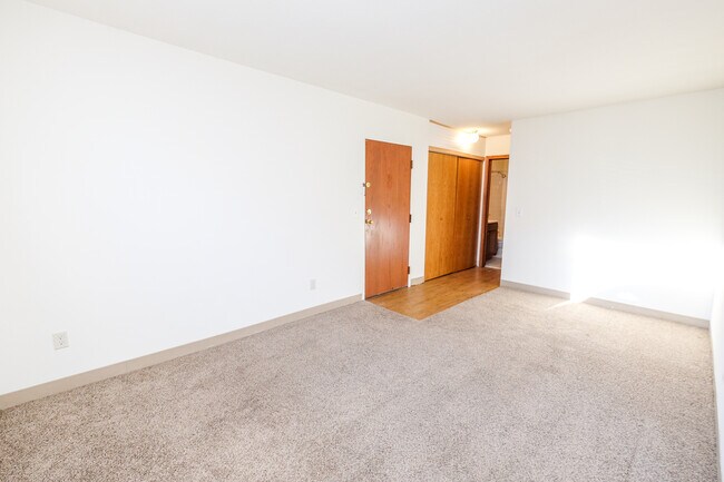 Emerson Apartments | 2537