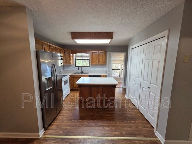 Photo - 3719 Crestview Pl