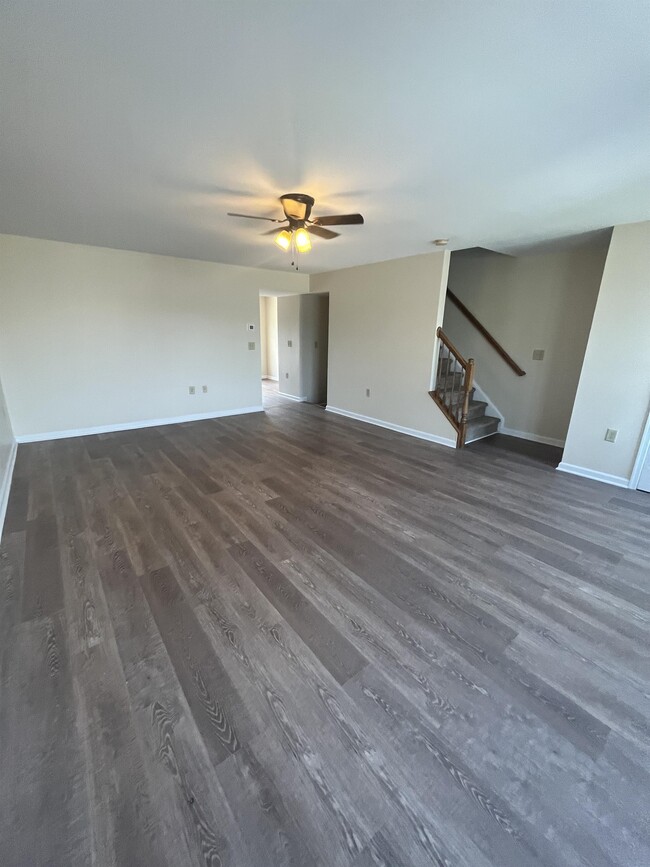 Photo - 118 Myatt Ct