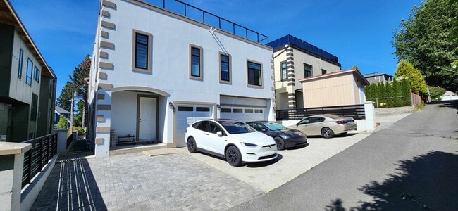 Photo - 1133 N 33rd Pl