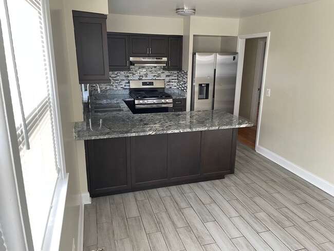 Building Photo - 2119 N Mason Ave