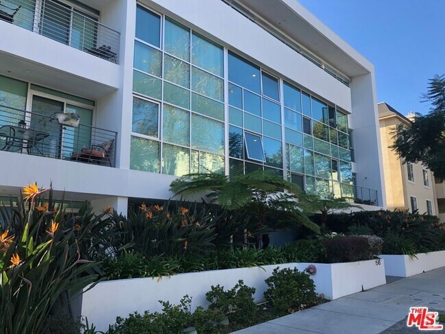Building Photo - 1545 S Bentley Ave Unit 103 Rental