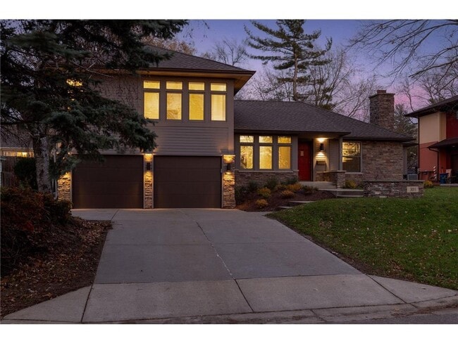 Photo - 301 Turnpike Rd