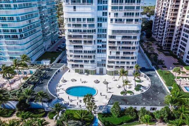 10155 Collins Ave Unit 902