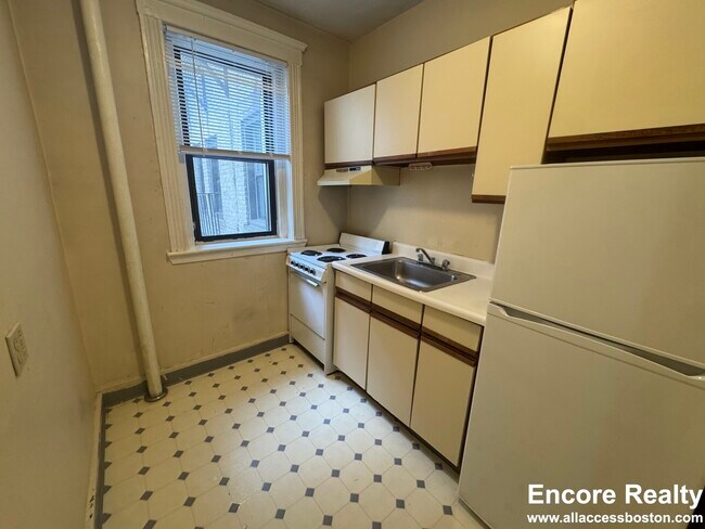 Photo - 108 Peterborough St