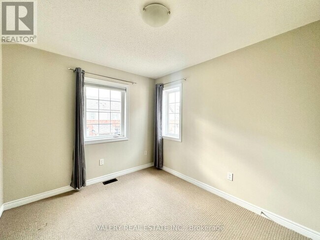 Photo - 541 Winston Rd