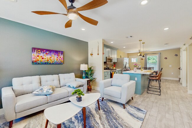 Photo - 7409 Red Robin Ln Unidad B