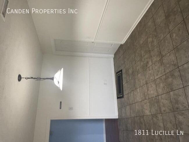Photo - 1811 Lucille Ln