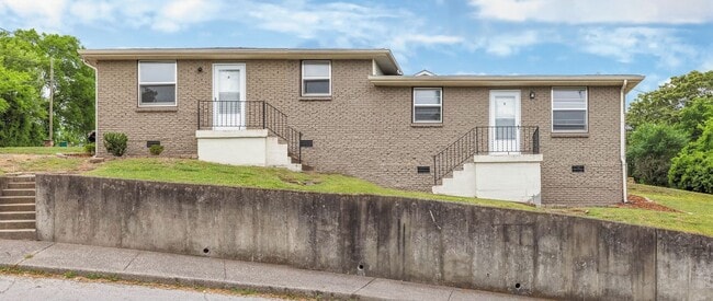 Photo - 895 W Sharpe Ave
