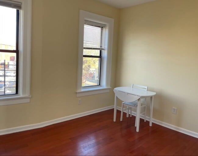 280 Morris Ave Unit 2