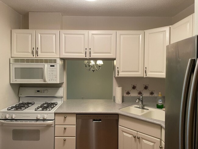 Updated Condo with Modern Comfort & Resort... - Updated Condo with Modern Comfort & Resort...