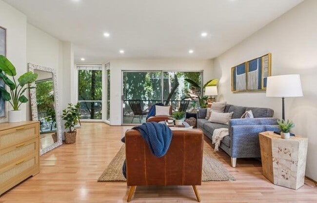 Photo - 2700 Le Conte Ave Unidad 406
