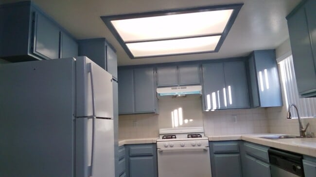 Building Photo - 4130 Manhattan Beach Blvd