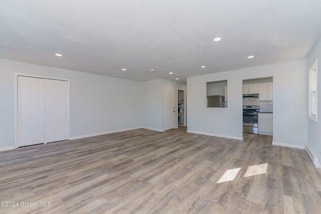 Photo - 128 Rockefeller Rd