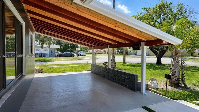 Photo - 6701 Pershing St