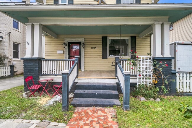 Photo - 1195 King St