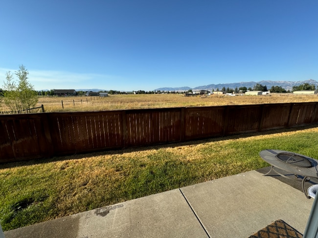 1013 N River Rock Dr