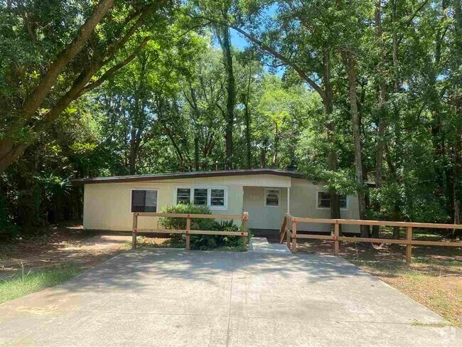 Building Photo - 602 Kyle St Rental