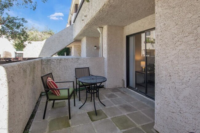 Photo - 2660 Lake Ave Unit 4