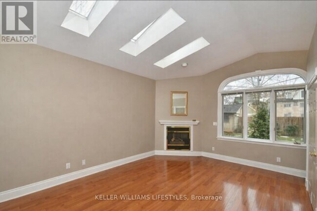 Photo - 303 Pall Mall St