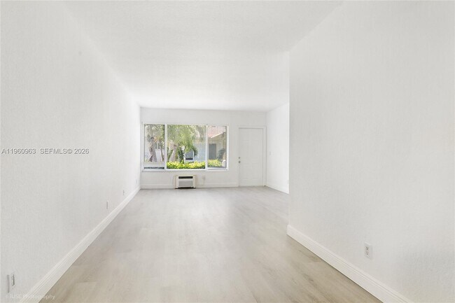 Photo - 1050 98th St Unidad 4W