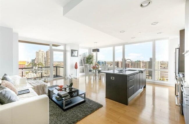 Building Photo - 2 2nd St Unit 3501 Rental