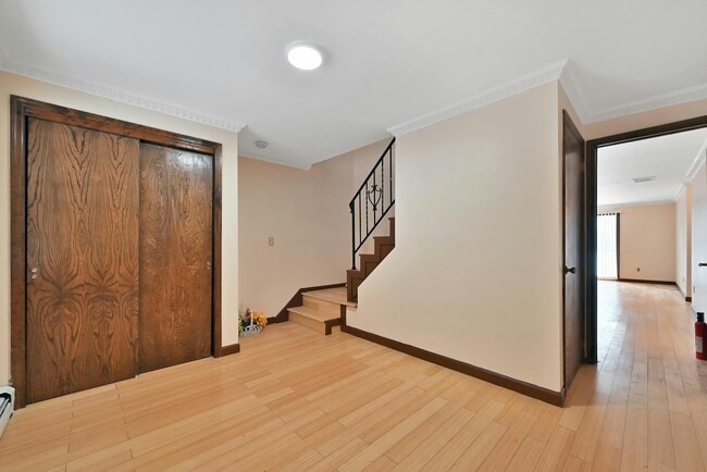 Building Photo - 27 Beech St