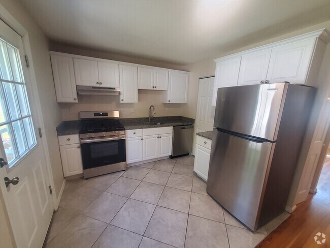 Building Photo - 174 Pine St Unit 27 Rental
