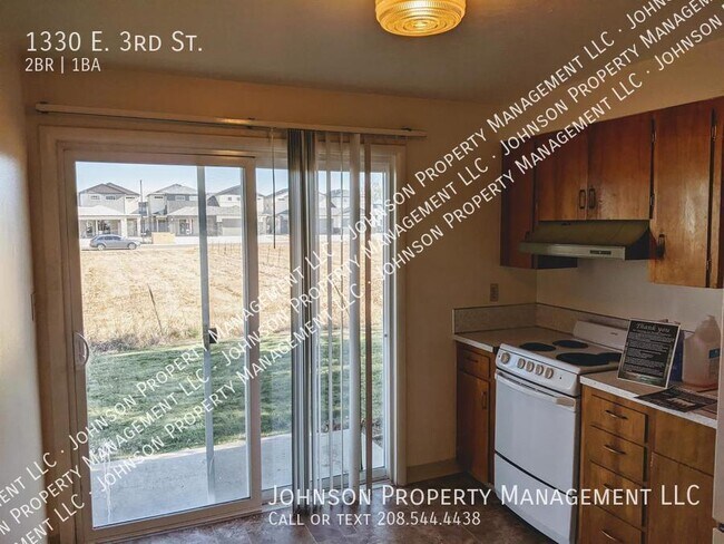 Photo - 1330 E 3rd St