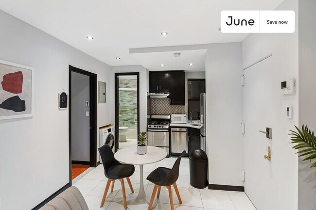 Photo - 15 W 107th St